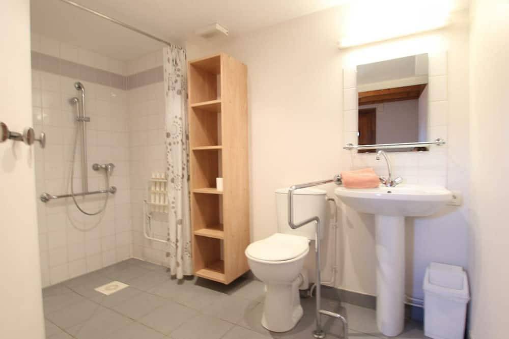 Maison spacieuse près des dunes à La Hague, 3 chambres, terrasse, Bbq, parking, animaux acceptés in Biville, La Hague
