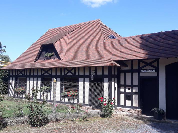 Gîte pour 6 personnes, avec jacuzzi et piscine, animaux acceptés à Livré-la-Touche