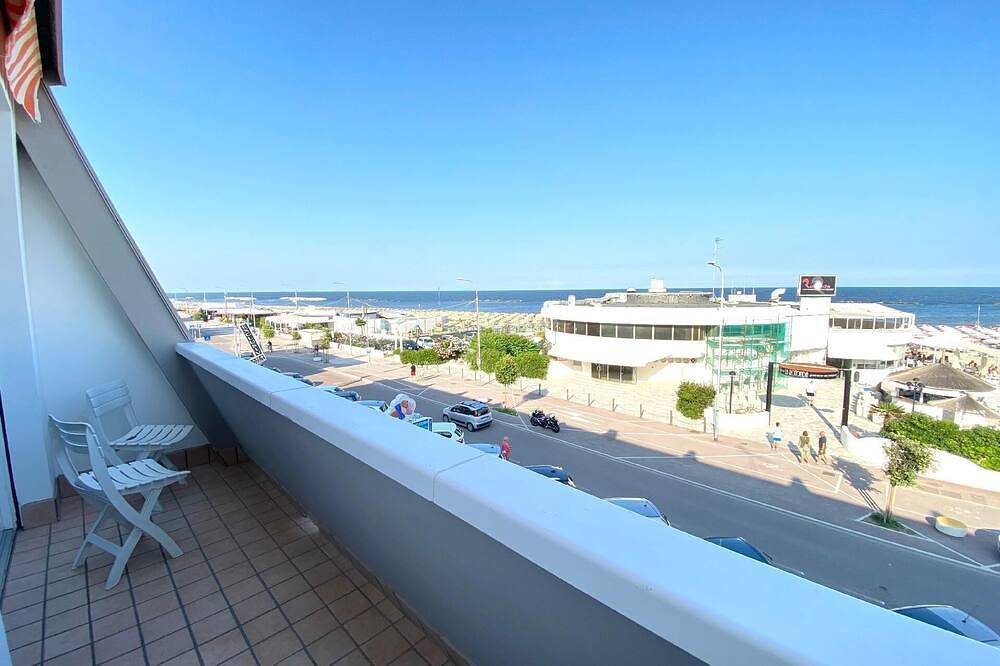 Entire apartment, Modern renovated studio apartment with sea view in Lido delle Nazioni, Ferrara Province