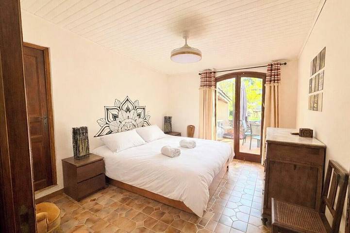 Location de vacances pour 5 personnes, avec jardin à Saint-André-de-la-Roche - 2