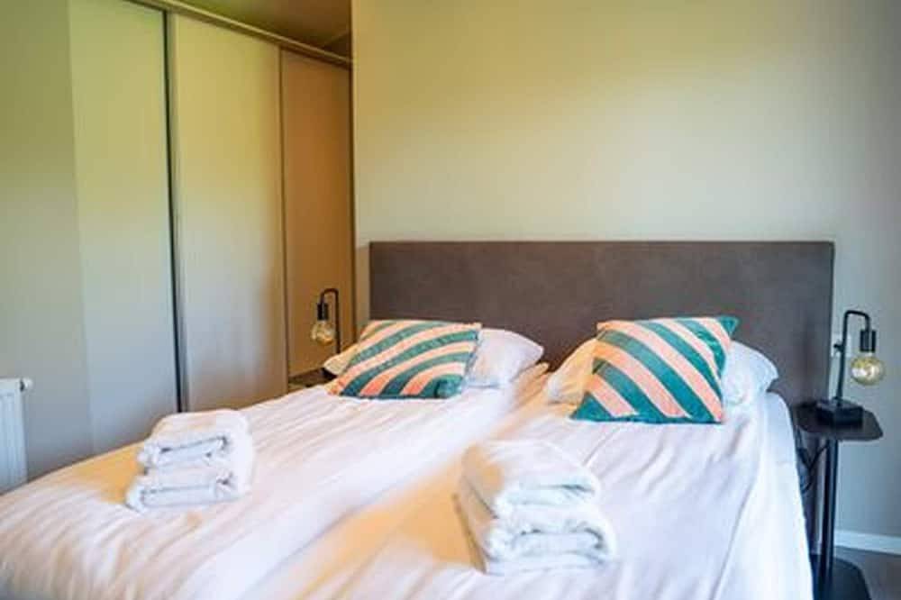 Chalet by Park Pond in the Netherlands in Veldhoven, North Brabant