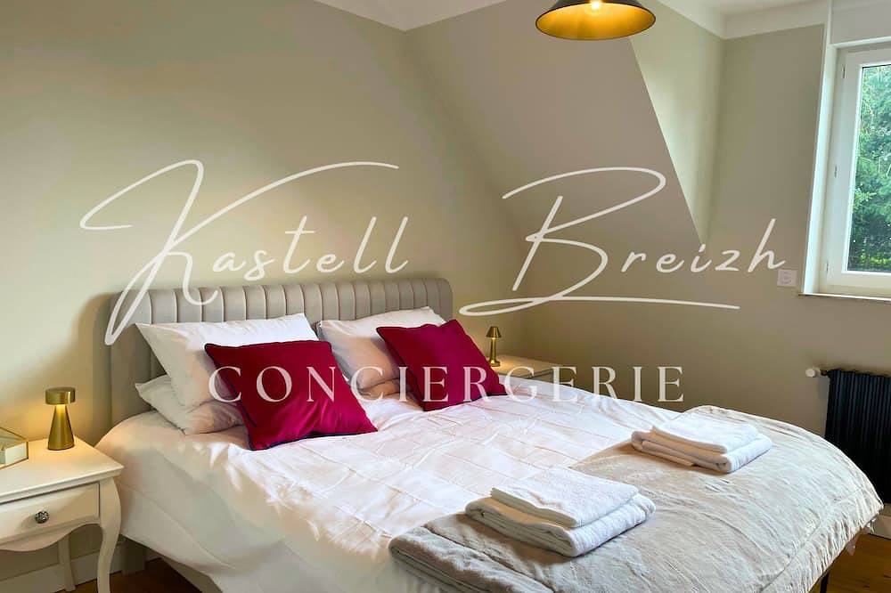 Maïe Bail's house and garden in Ploumagoar, Guingamp Region