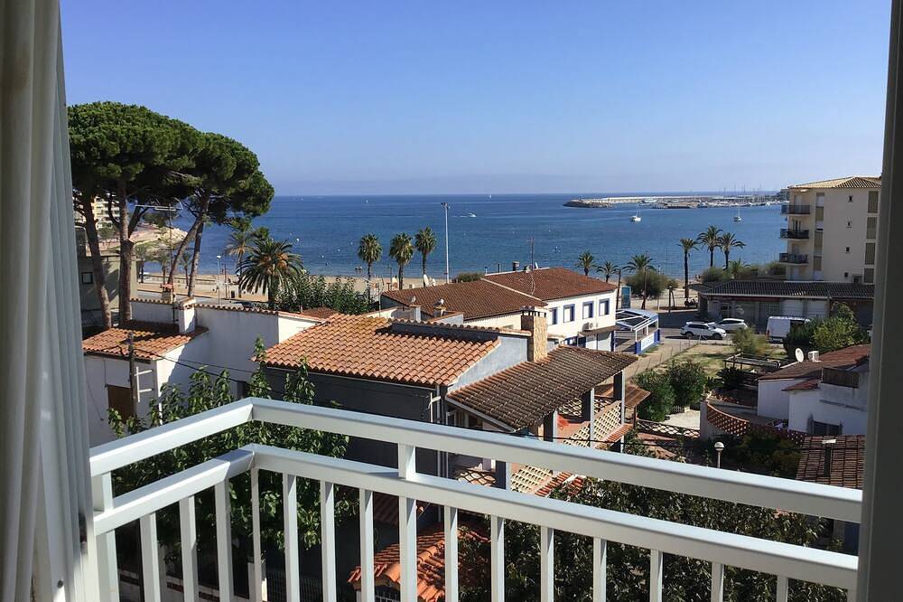 Apartamento entero, Magnificent Sea View 150m from the beach 2pers + 1enf app. Air conditioning. Wifi in La Escala, Alt Empordà