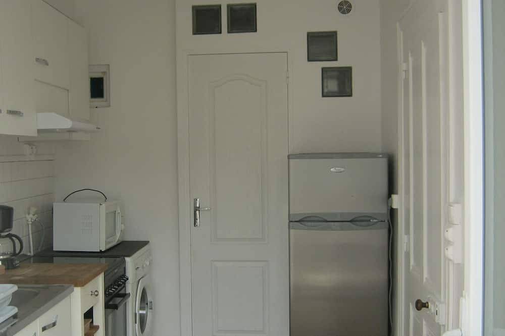 Summer house with 3 main rooms 42m2 with sea view. in Arromanches-les-Bains, Bayeux region
