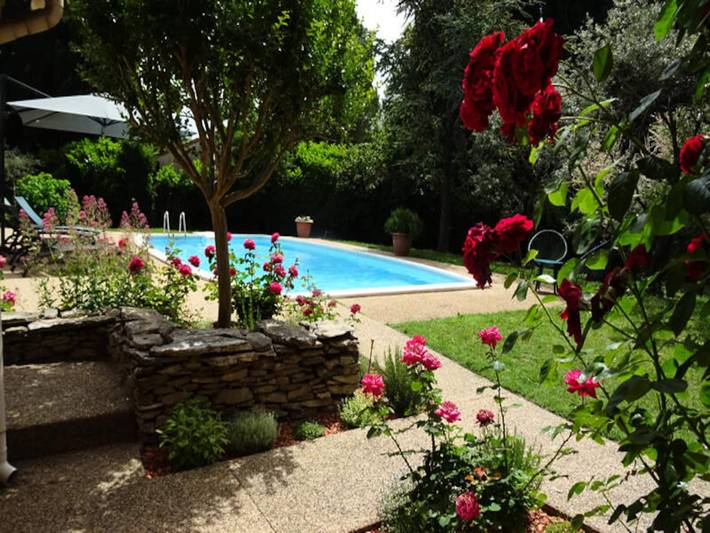 Appartement de vacances pour 6 personnes, avec terrasse ainsi que jardin et piscine à L'Isle-sur-la-Sorgue