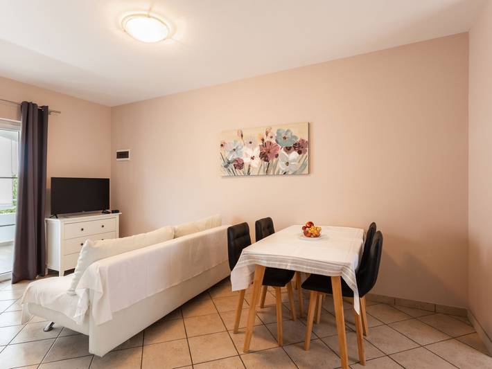 Ferienwohnung für 5 Personen, mit Balkon und Garten in Sukosan - 3