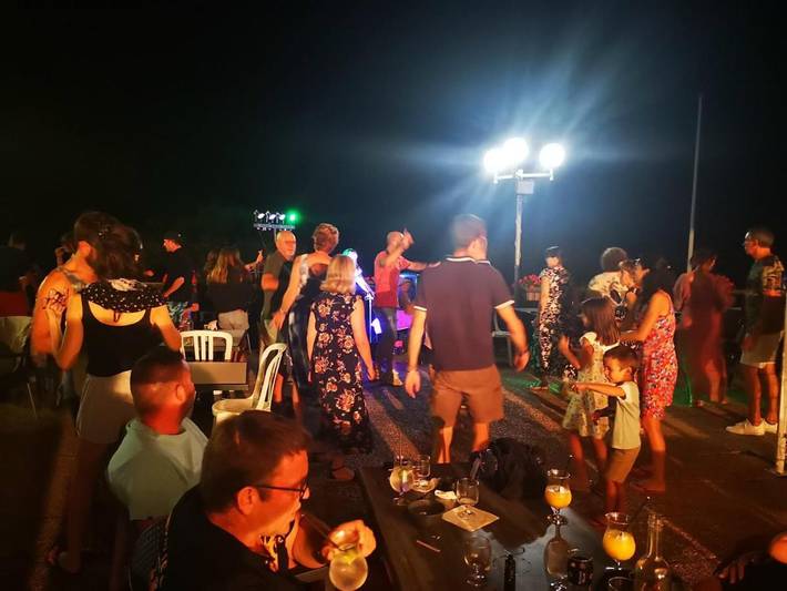 Location de vacances pour 4 personnes, avec vue et piscine ainsi que vue sur le lac et terrasse, animaux acceptés à Pont-de-Salars - 3