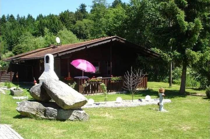 Bungalow für 4 Personen, mit Balkon und Garten