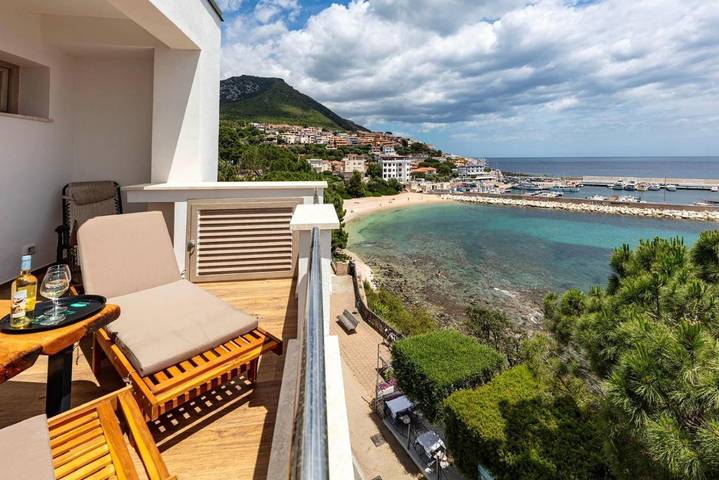 Maison d’hôte pour 3 personnes, avec balcon et vue à Cala Gonone