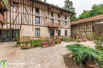 Gîte pour 15 personnes, avec terrasse à Saint-Amand-sur-Fion