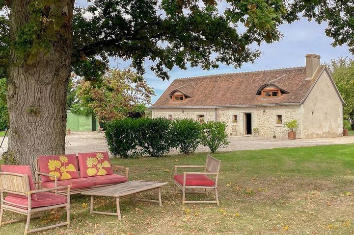 Gîte pour 6 personnes, avec jardin à Monthodon