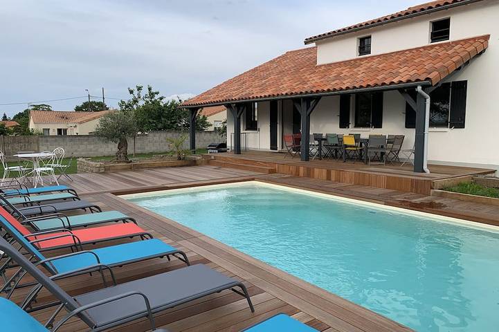 Maison de vacances pour 14 personnes, avec jardin ainsi que jacuzzi et terrasse