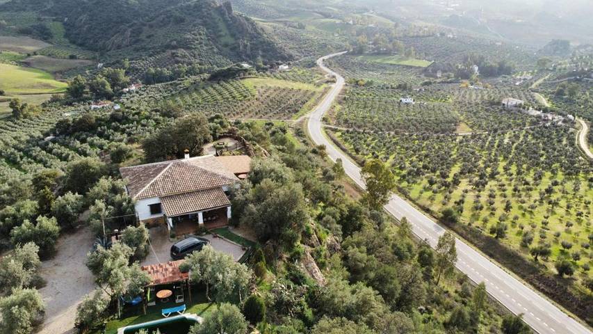 Casa rural para 18 personas, con vistas y balcón además de piscina y jardín en Pruna - 2
