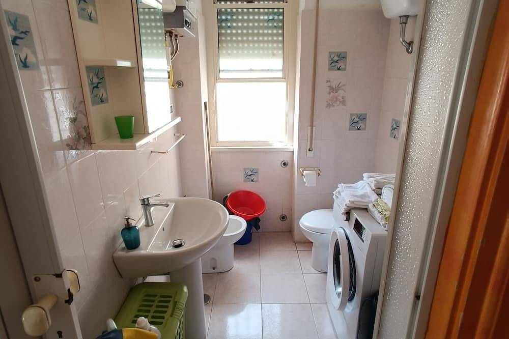 Ganze Wohnung, Haus am Meer mit großem ausgestatteten Garten in Rom Provinz