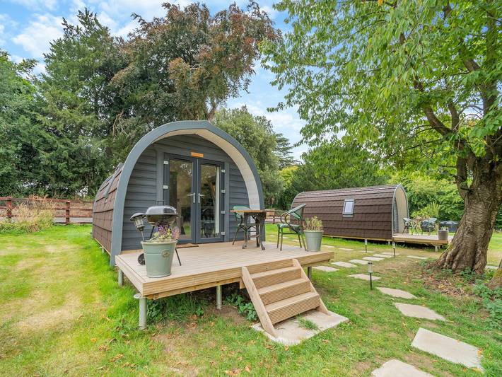 Glamping for 2 people, with garden in East Midlands