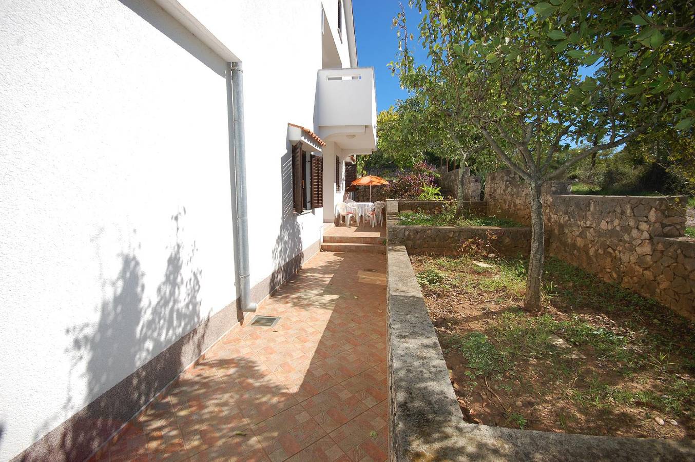 Entire holiday apartment, Holiday apartment for 4 people with terrace in Njivice, Krk