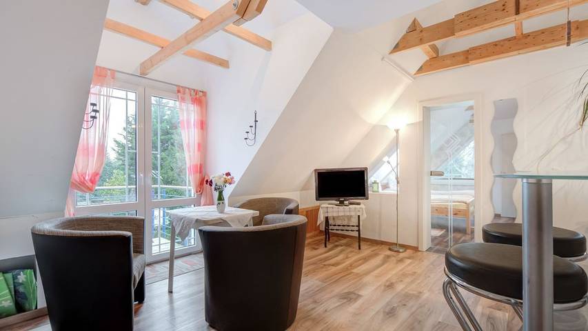 Ferienwohnung für 3 Personen, mit Sauna und Garten sowie Balkon in Bernau bei Berlin