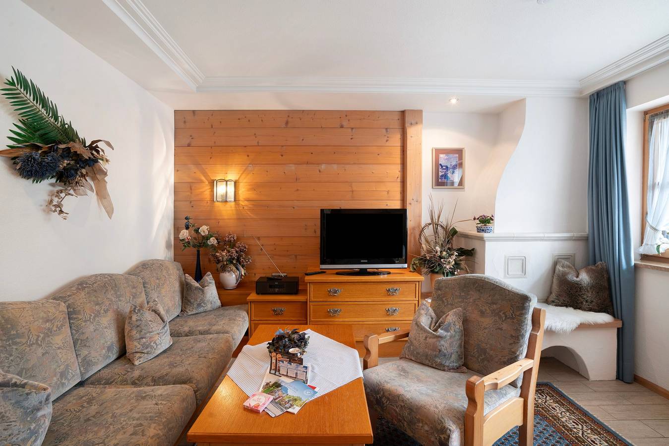Ganze Wohnung, Ferienwohnung 'Bergdistel Nr 8' mit Bergblick, Gemeinschaftsgarten und Wlan in Mittenwald, Bayerische Alpen