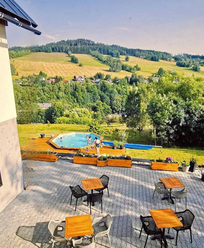 Apartament wakacyjny dla 6 osób, z basen i ogród oraz widok w Rokytnice nad Jizerou