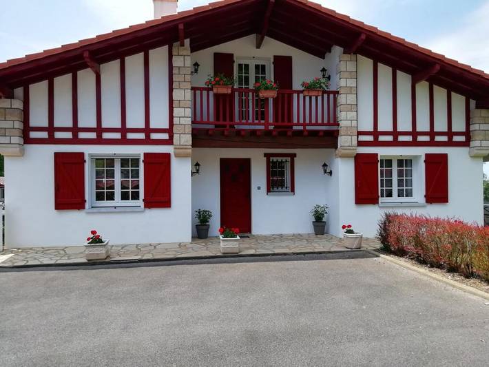 Appartement de vacances pour 4 personnes, avec balcon ainsi que vue et jardin