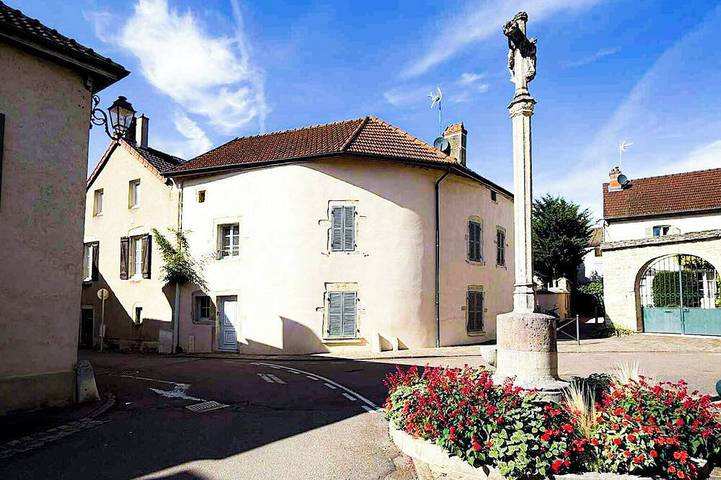 Location de vacances pour 13 personnes, avec Terrasse et Jardin à Savigny-lès-Beaune