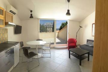 Gîte pour 4 personnes, avec piscine à Charleval