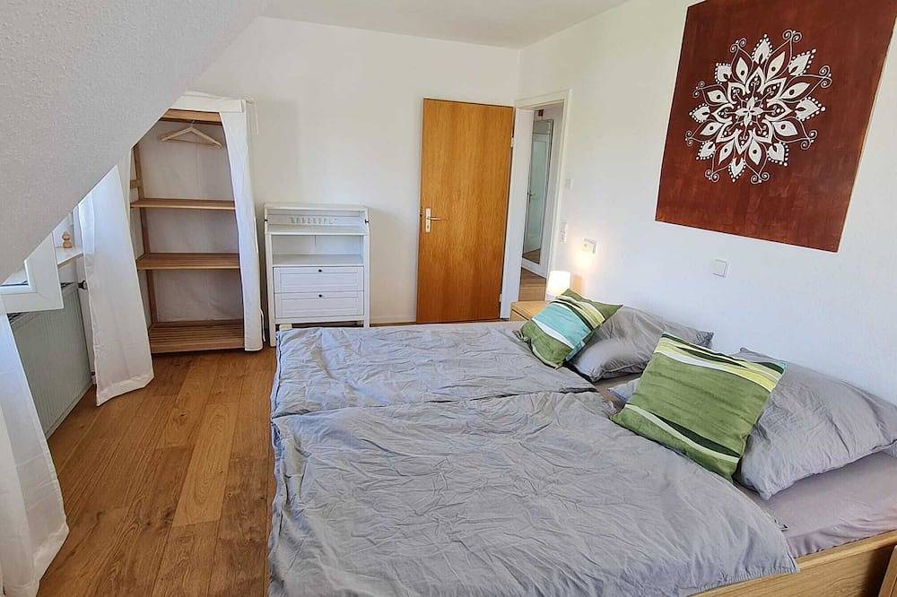 Ganze Wohnung, Helle 3-Zi-Wohnung/ Nähe Messe und Flughafen Stuttgart, zentral & grün in Wolfschlugen, Landkreis Esslingen