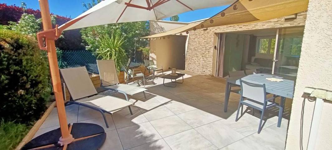 Appartement de vacances pour 2 personnes, avec Terrasse ainsi que Piscine et Vue