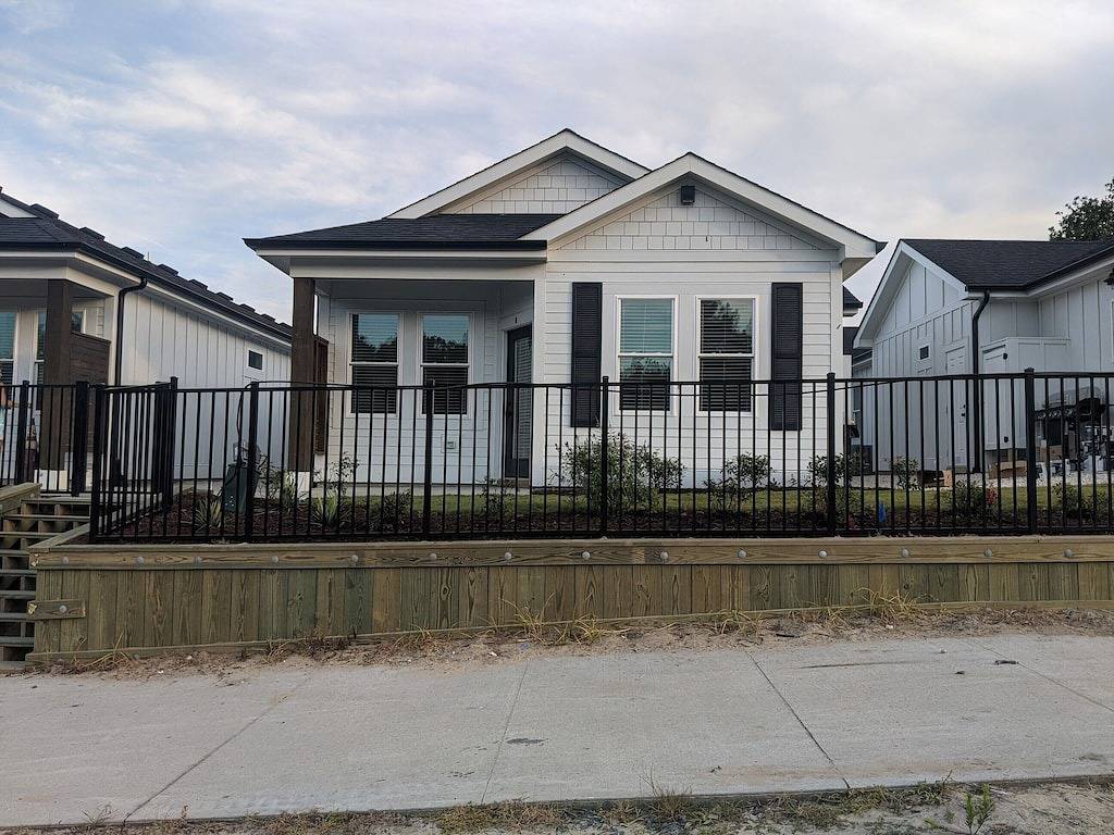 Lighthouse Views, Beach Parking Pass, & Furry Family Members Welcomed in Corolla, Currituck County