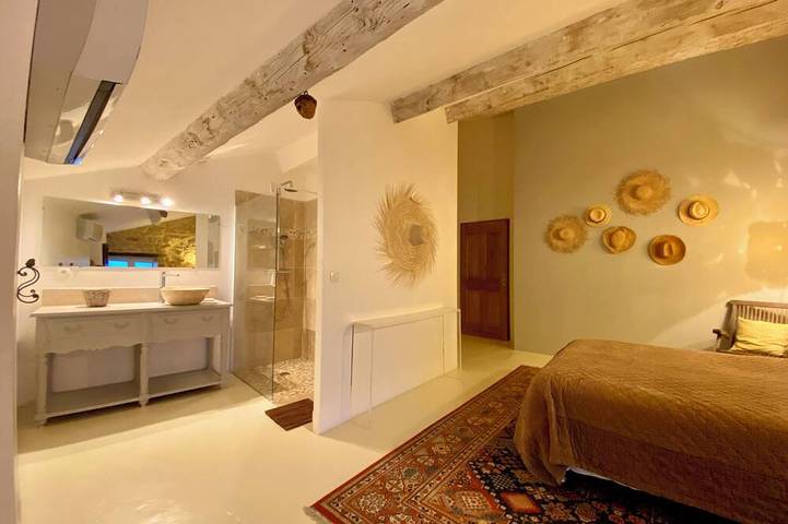 Gîte pour 8 personnes, avec jardin et terrasse à Richerenches - 3