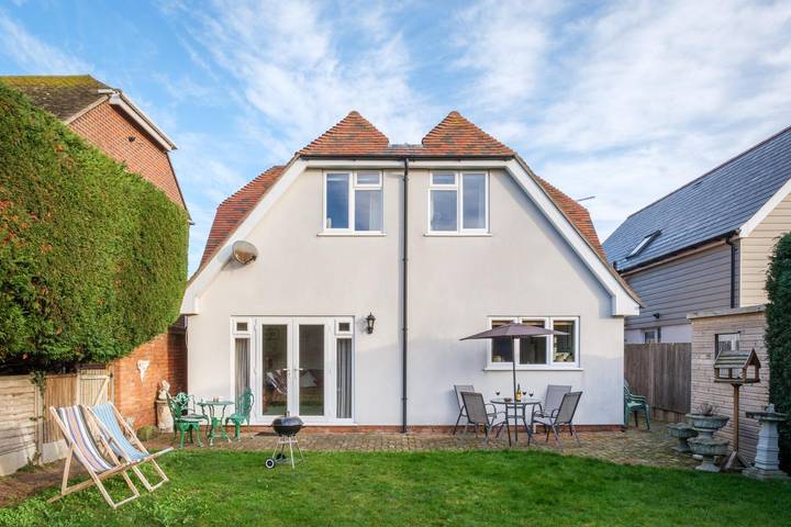 Holiday home for 10 people, with garden and ocean view as well as terrace, child-friendly - 1