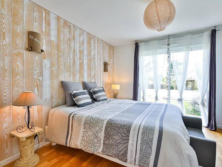 Location de vacances pour 6 personnes, avec piscine et jardin ainsi que vue sur le lac et terrasse à Landevieille - 4