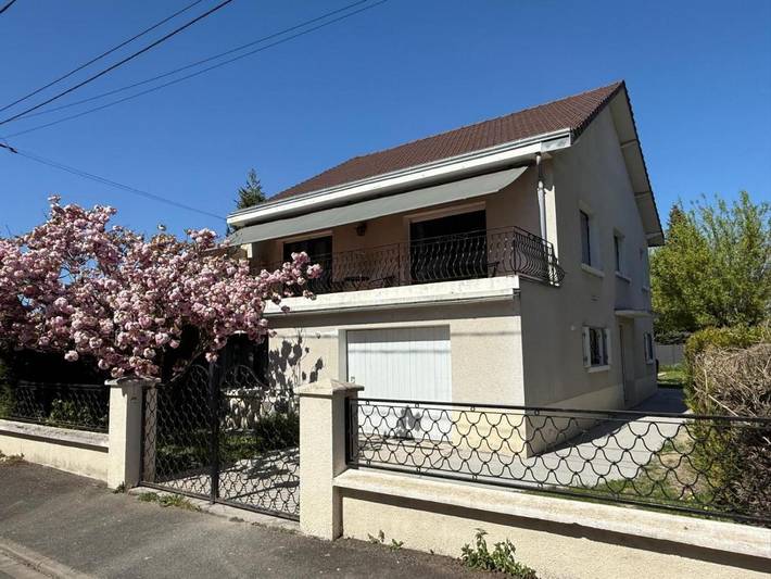 Ferienhaus für 10 Personen, mit Balkon und Terrasse sowie Garten und Ausblick