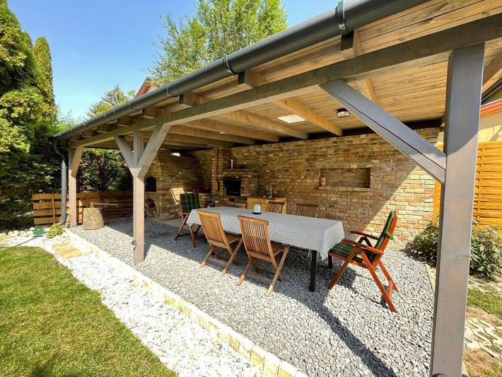 Ferienwohnung für 4 Personen, mit Terrasse und Garten sowie Pool und Sauna in Balatonfenyves