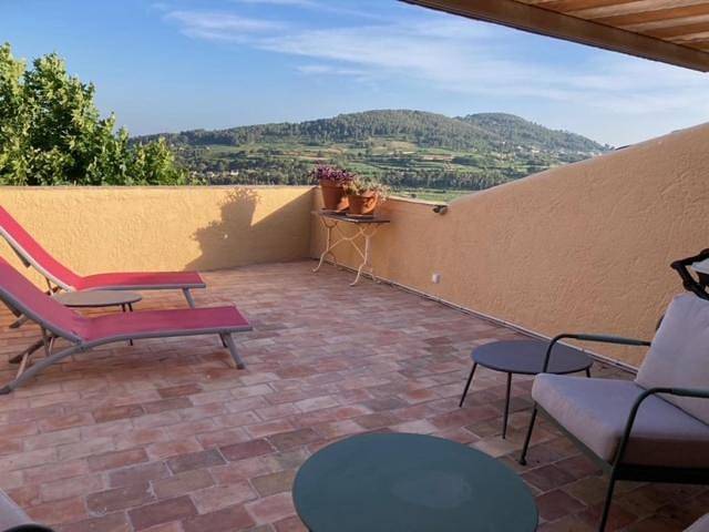 Gîte pour 6 personnes, avec terrasse et vue dans Office De Tourisme De La Cadiere D Azur - 2