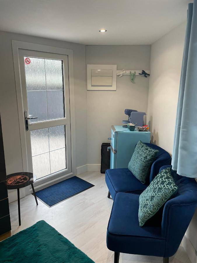 Entire apartment, Cosy cabin with private bathroom in Nottinghamshire
