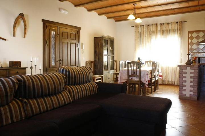 Casa de vacaciones para 8 personas, con piscina además de terraza y jacuzzi - 1