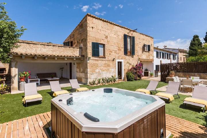 Villa für 6 Personen, mit Whirlpool und Terrasse sowie Garten in Pollença