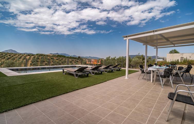 Casa rural para 15 personas, con jardín además de terraza y piscina, Se admiten mascotas en Olvera - 2