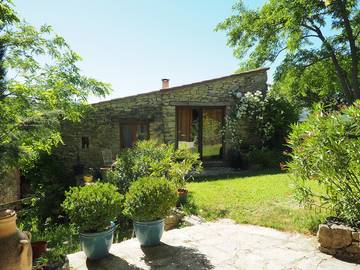 Gîte pour 2 personnes, avec piscine ainsi que balcon et jardin dans les Alpes-de-Haute-Provence