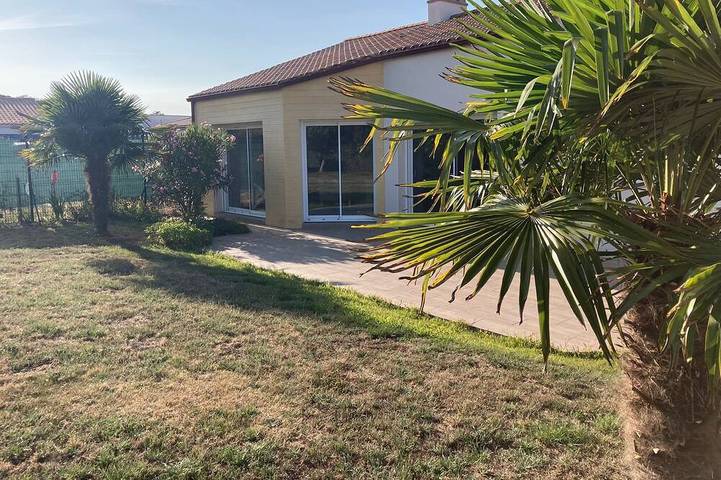 Location de vacances pour 6 personnes, avec terrasse et jardin dans Plage du Veillon