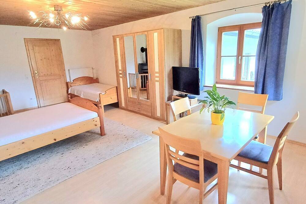 Ganze Wohnung, Ferienwohnung 65qm für max. 4 Personen in Breitbrunn am Chiemsee, Chiemsee