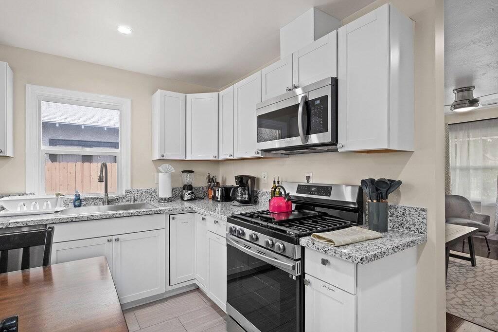 Cozy 2B/1Bth w Spacious Parking inside Fence in Fresno, Fresno County