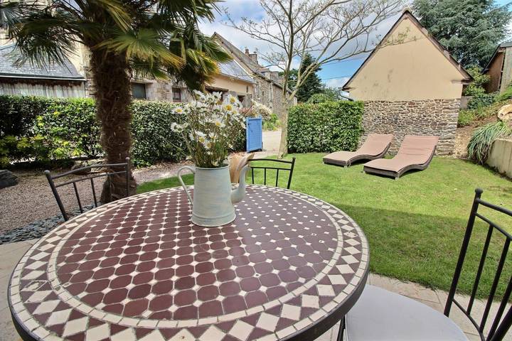Gîte pour 4 personnes, avec terrasse ainsi que piscine et jardin à Plouasne - 4