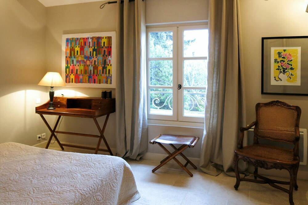 Schönes alleinstehendes Ferienhaus mit  W-Lan, privatem Pool, Tv, Innenhof und Haustiere erlaubt in Maussane-les-Alpilles, Arles und Umgebung