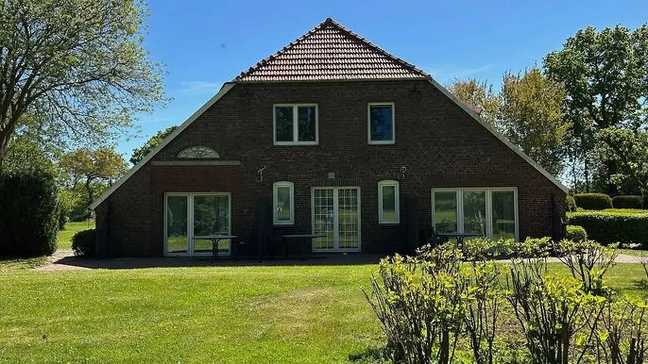 Entire holiday apartment, Holiday apartment for 4 people with terrace in Aurich, Nordseeküste