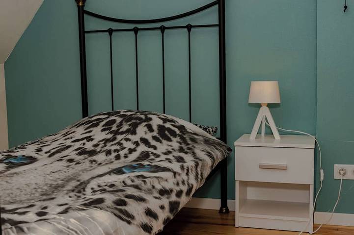 Location de vacances pour 8 personnes, avec jardin et piscine ainsi que jacuzzi et terrasse, animaux acceptés à Jayac - 4