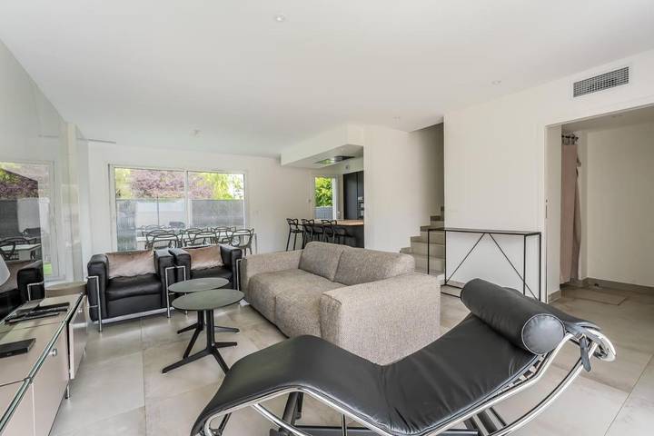 Location de vacances pour 8 personnes, avec piscine et jardin, animaux acceptés à Vendargues - 2