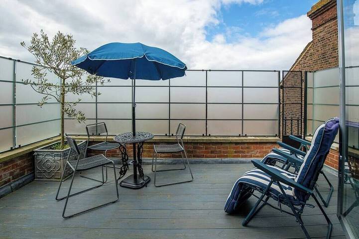 Apartment for 8 people, with balcony in Portsmouth