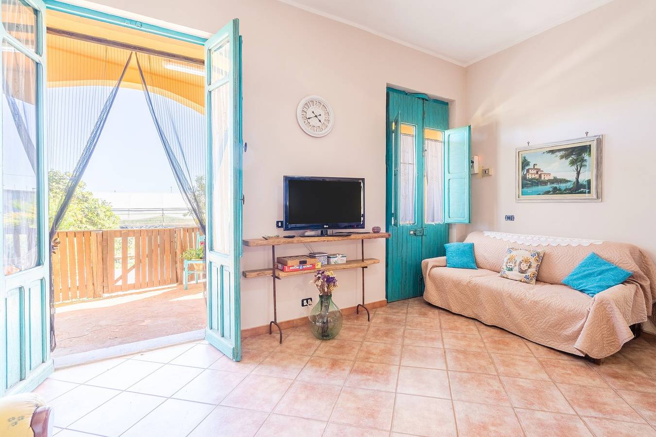 Appartamento intero, Appartamento "Sara Home" con vista mare, terrazza privata e Wi-Fi in Portopalo di Capo Passero, Siracusa e dintorni